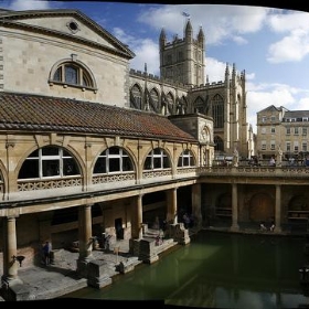 Roman Baths and Bath Abbey, Bath, UK - bongo vongo