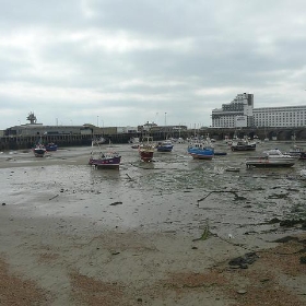 Folkestone Harbour at Low Tide - Loz Flowers