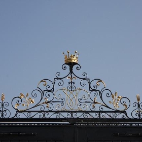 Knole gate ornament - exfordy