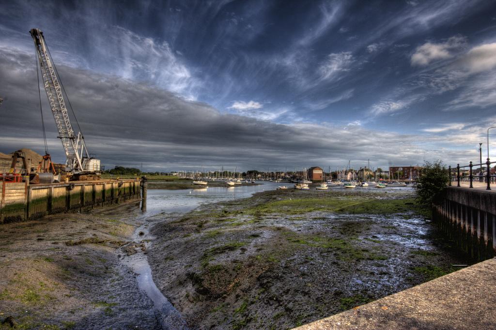 Crane on the left side@Fareham