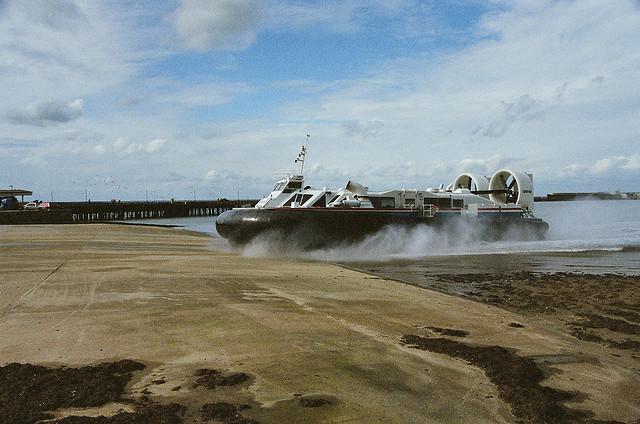 Hovercraft landing